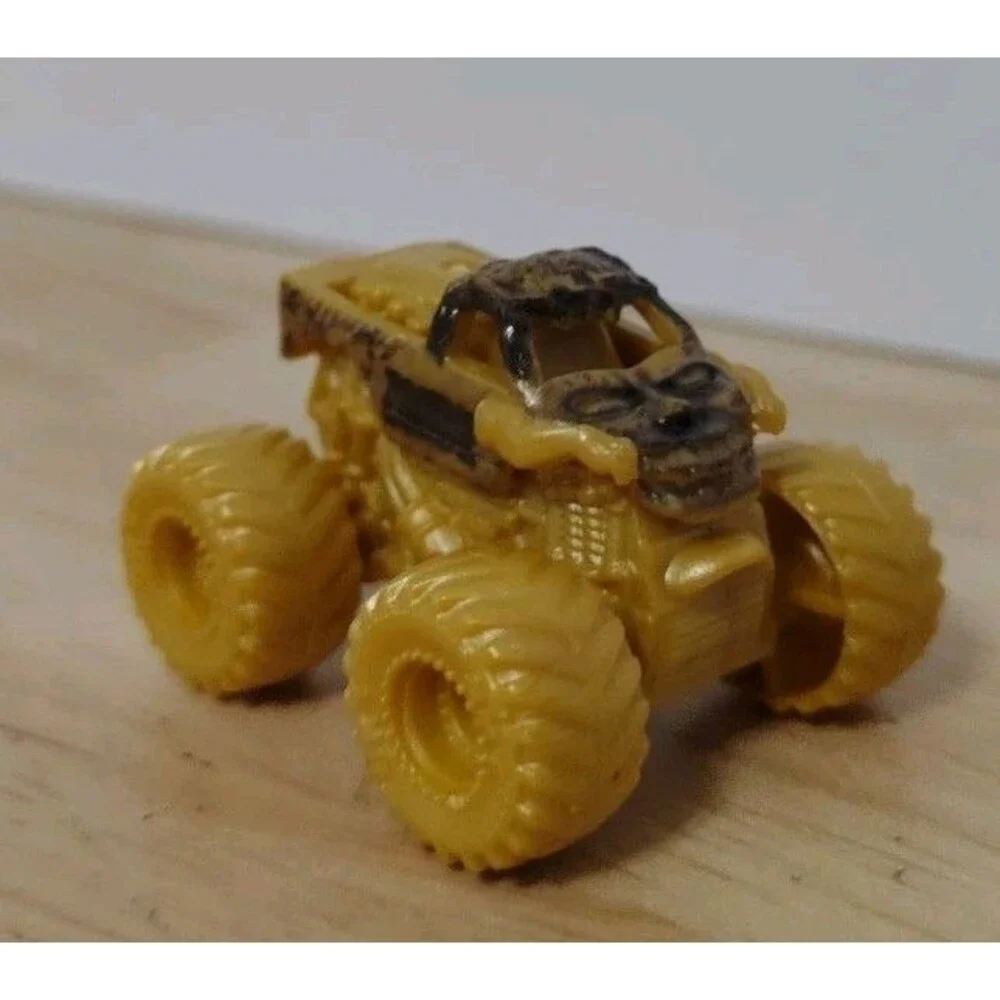 Monster Jam Mini Zombie Gold Chase Truck HTF Very Rare 1/87 Series 5 198